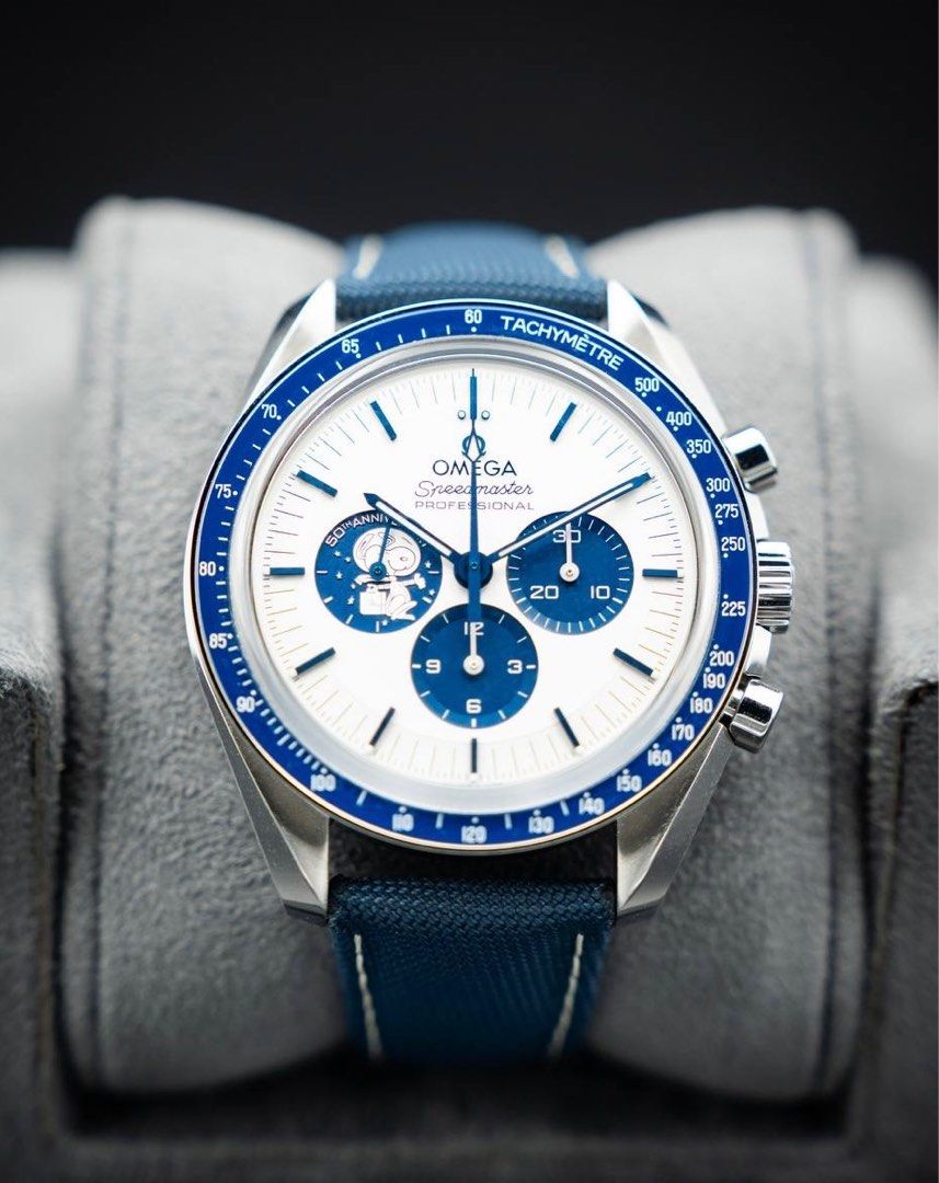 Omega Speedmaster Professional Silver Snoopy Award 310.32.42.50.02.001