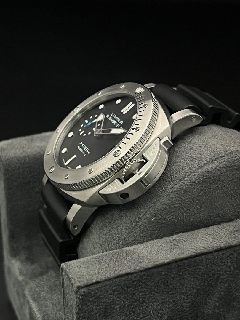 42mm PAM00682 Stainless Steel submersible