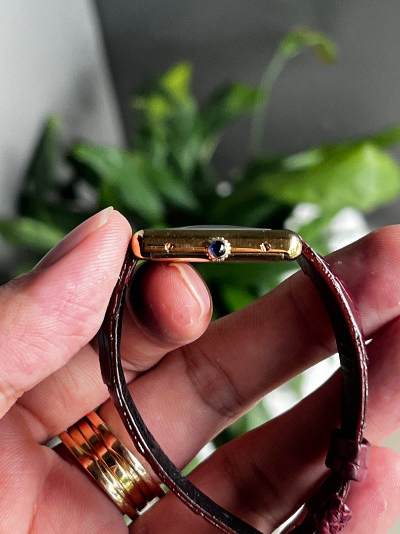 Oxblood Cartier Tank Must de Cartier red