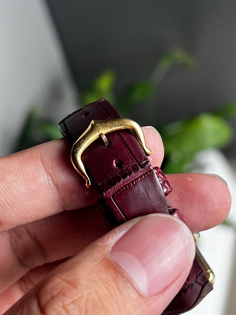 Oxblood Cartier Tank Must de Cartier red