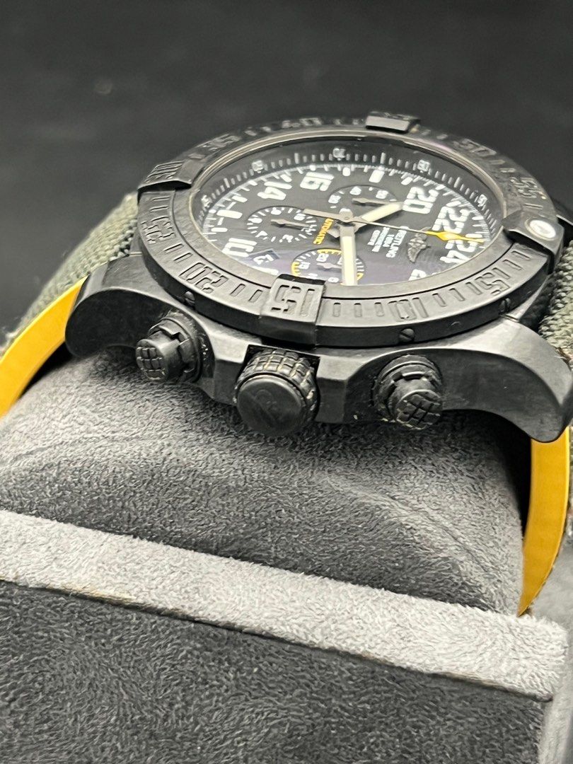 Breitling Avenger Hurricane 24h Breitlight Carbon XB1210E41B1W1 Automatic Full Set